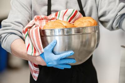 Serving bread